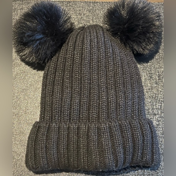 Black beanie with Pom poms - Picture 2 of 5
